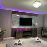 Silver Studio At Just 8 Minutes Distance Of Center