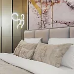 Central Two Rooms Apartment The Paradise Of Lights