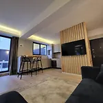 Apartament Cu Terasa