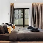 Luxurious Vibe In The Business Center, City Views