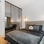 Business Panorama Loft 5Star Location, Queen Beds