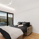 Business Panorama Loft 5Star Location, Queen Beds