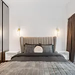 Business Panorama Loft 5Star Location, Queen Beds