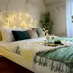 Cozy Studio Overlooking The Old Town