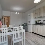 Homie Gray Apartment - Private Parking - Self Check-In