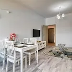 Homie Gray Apartment - Private Parking - Self Check-In