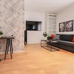 Maria - Modern Apartment With Parking And Workspace