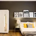 Urban Vibes - Chic Apartments On Smardan Street