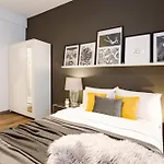 Urban Vibes - Chic Apartments On Smardan Street