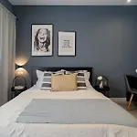 Chic Black & White 2Br Retreat On Dambovitei