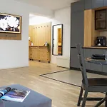 Sara - Stylish Apt With Balcony Near Piata Obor