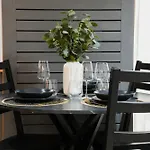 Sara - Stylish Apt With Balcony Near Piata Obor