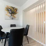Vanda - Park-View Apartment With Private Balcony