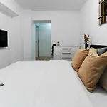 Sandra - Park-View Apt With Balcony & Parking