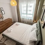 Central Spacious Apartment 513