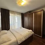 New Green Apartment 64 With Private Parking