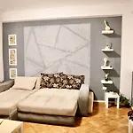Apartment With 3 Rooms In The City Center