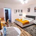 The Yellow King - Luxurious Apartment