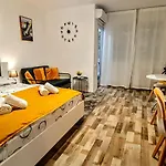The Yellow King - Luxurious Apartment