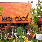 Cozy City Retreat, Obor Market & Metro