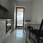 Elegant Studio With City Views - Prime Location - 02