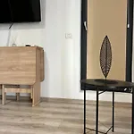 Elegant Studio Getaway At Exigent Plaza - 09