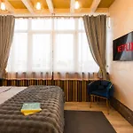 Royalty Apt With City Views On Calea Victoriei