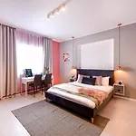 Piata Romana Modern Studio