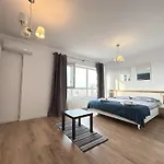 Elegant Premium Apartment With Panoramic Views - 10
