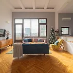 Spacious 3Br Atrium Penthouse, Balcony, Cismigiu