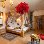 Hidden Gem Antique Apt With Stunning City Views