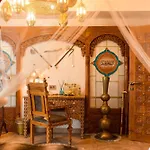 Hidden Gem Antique Apt With Stunning City Views