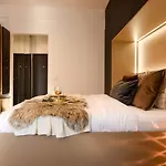 Calea Victoriei Elegance - Modern Studio