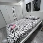 Mona\'S Studio 2