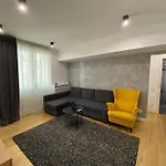 University - Downtown By Realty