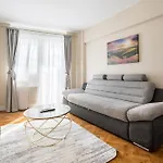 City View Apartment With Private Balcony