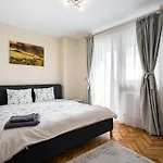City View Apartment With Private Balcony