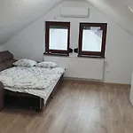 Mrs House 1