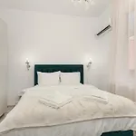 Spacious 3Br Retreat In Central Bucharest
