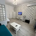 Bright & Beautiful Studio In Prime Location Walk To Everything