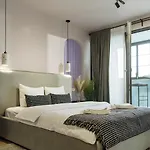 Cloud 8 Studio - 180 View
