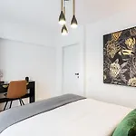 Sunny 2Br Large Midtown Flat - 3 Superb Balconies