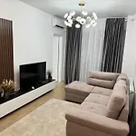Zenith Central Address Apartment With Parking