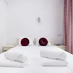 Bucharest Studio Wonderland Room