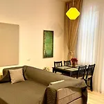 Nice Flat In Villa Near Old Town