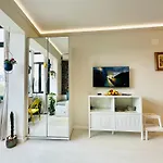 Harmony Studio - Elegant Escape Near Ateneu