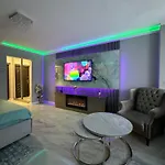 Silver Studio At Just 8 Minutes Distance Of Center