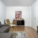 Bonita - Chic Urban Retreat With Private Balcony