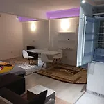 Myky Mouse Nu Primesc Santieristi Si Petrecareti