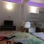 Myky Mouse Nu Primesc Santieristi Si Petrecareti
